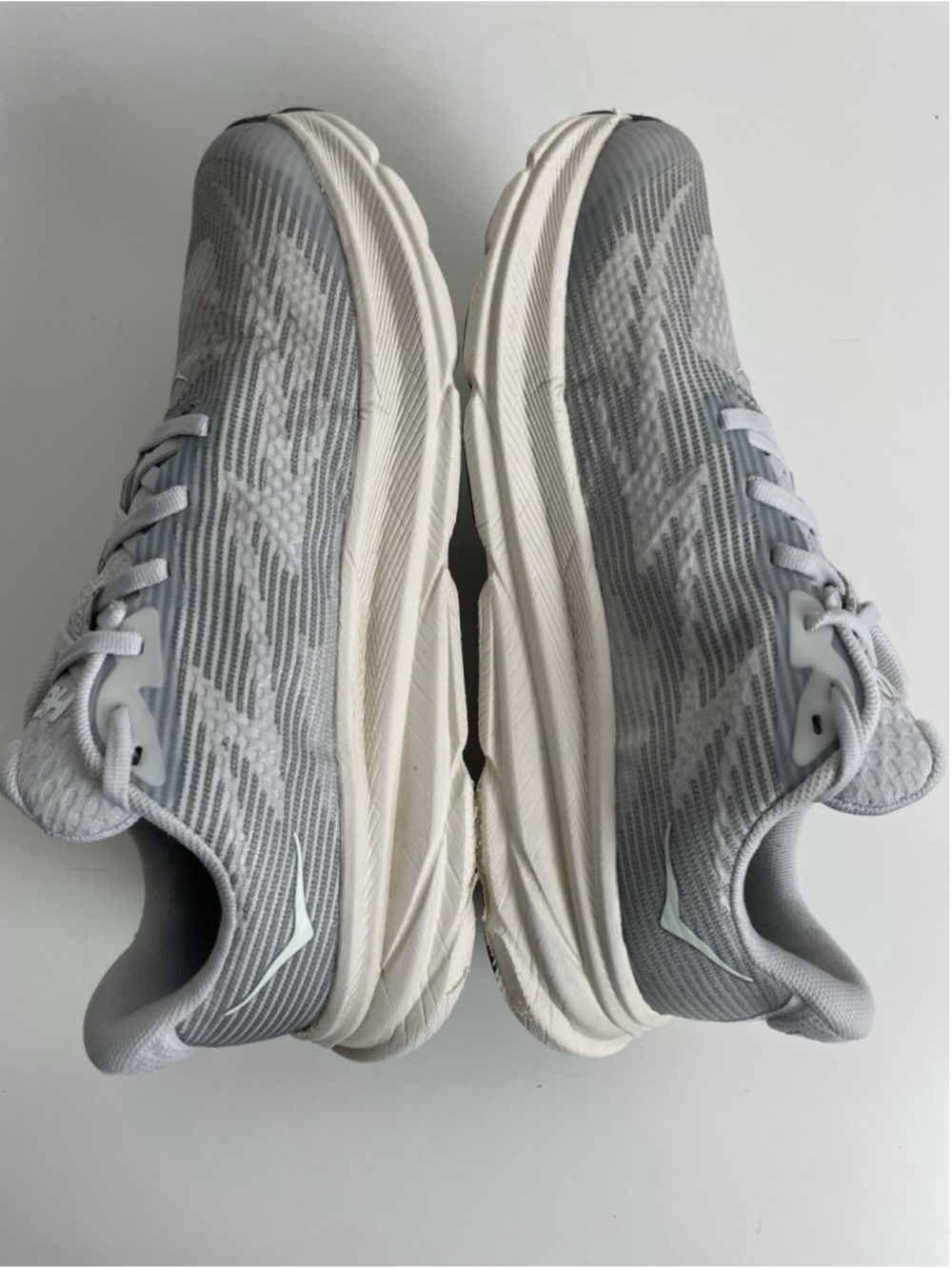 Hoka Clifton 9 Youth Kids Size 6MD Fits Women’s 7.5-8 Grey Silver Running Shoes - Picture 5 of 11